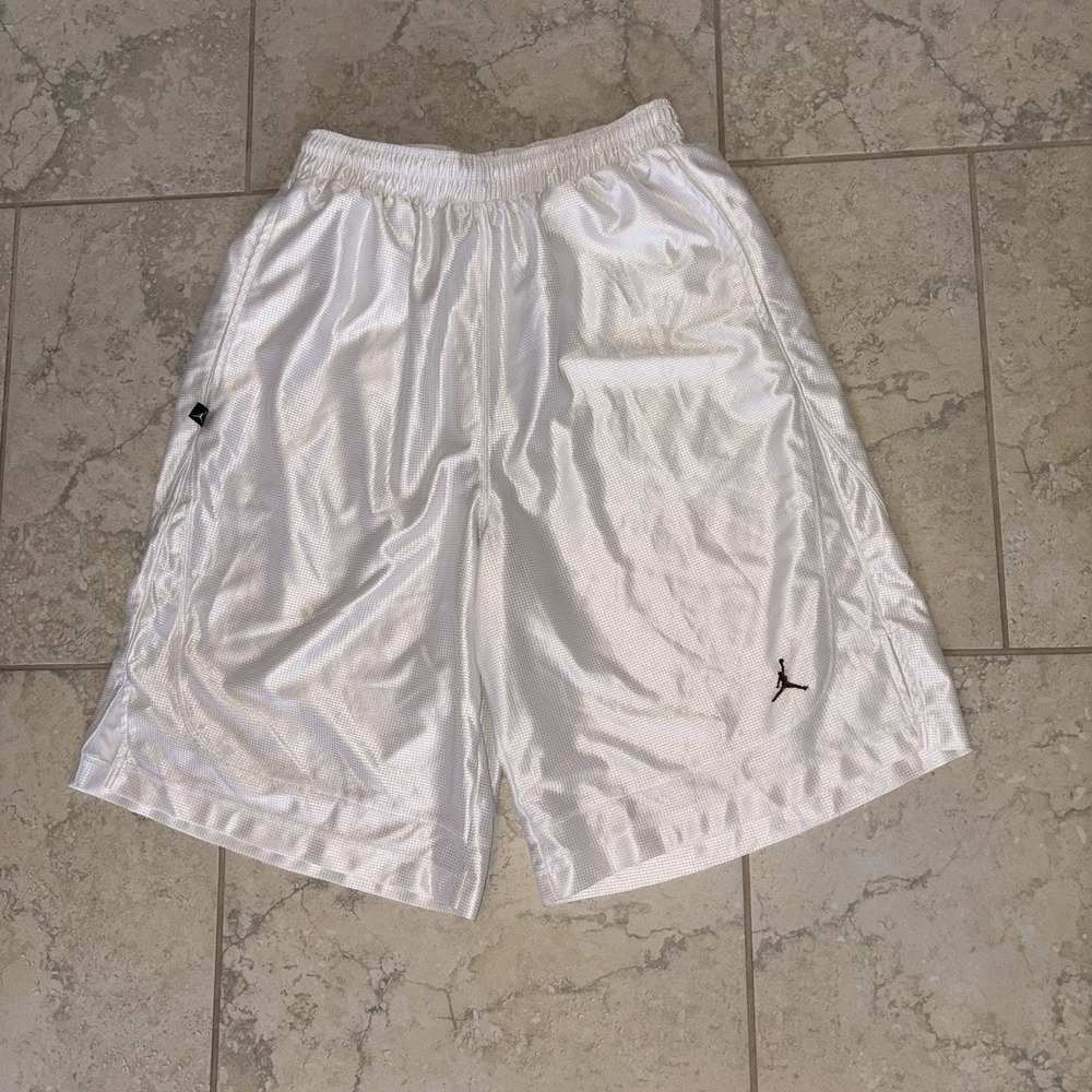 Air JORDAN Basketball Dri-fit Gym Shorts Size XL  White Baggy Wide Leg Pockets